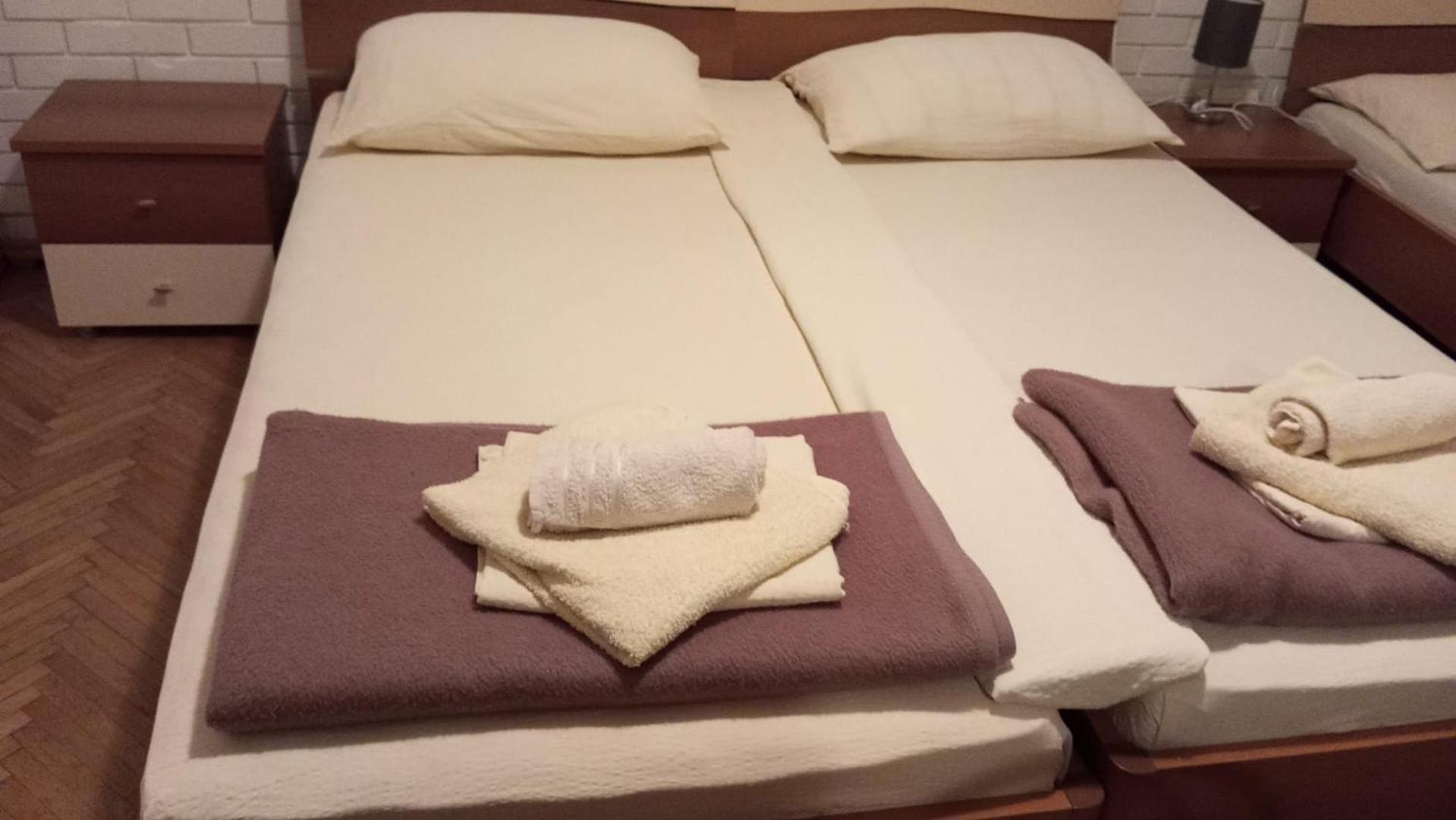 Jasna1 Apartment Knin Bilik gambar